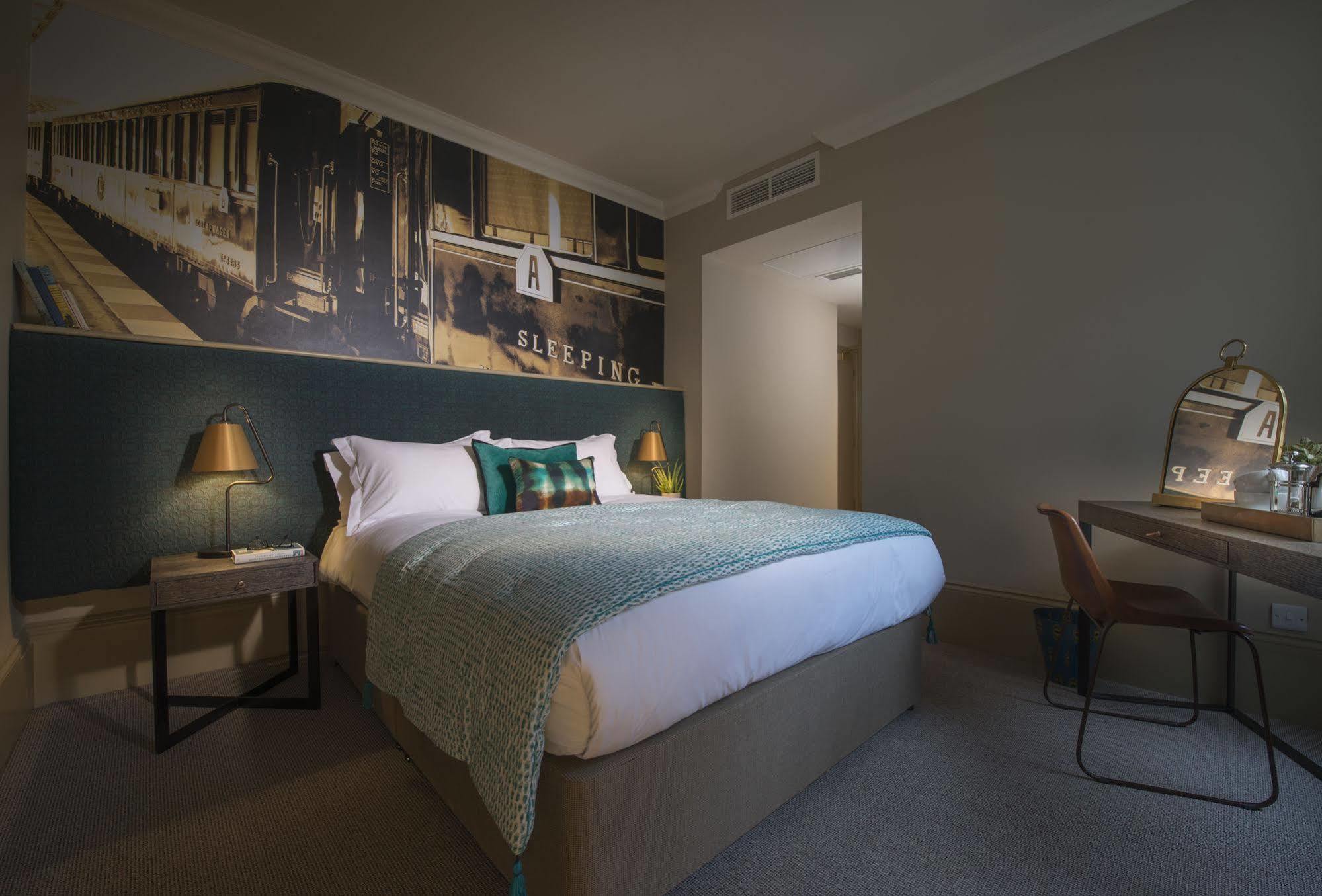 Harper'S Steakhouse With Rooms, เฮเซิลเมียร์ ภายนอก รูปภาพ
